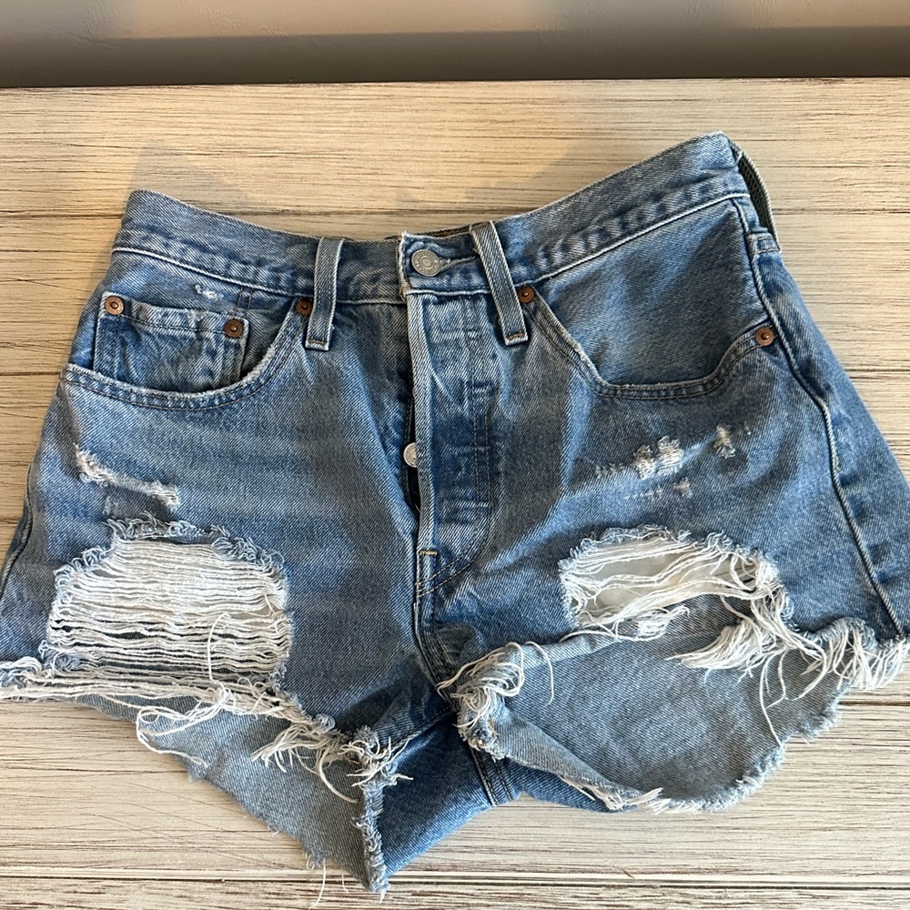 Levi’s shorts size 26